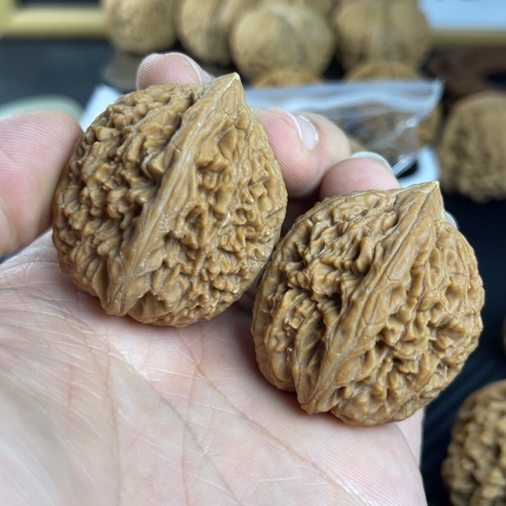 文玩核桃把件35x43大蒜头全品（水尖）