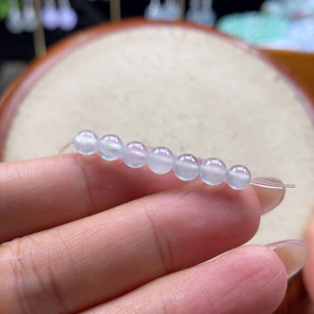 翡翠颈饰未镶嵌翡翠冰小珠