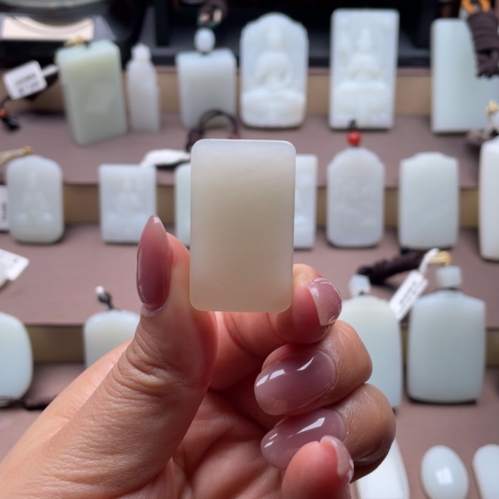 颈饰未镶嵌和田玉