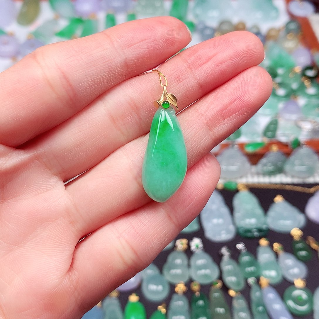 翡翠颈饰18K金镶嵌天然翡翠A货