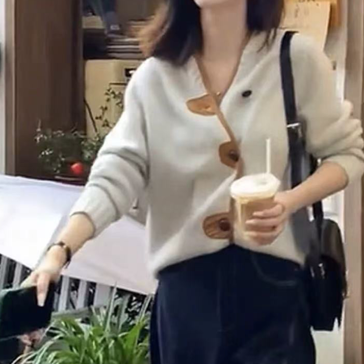 老钱风不对称纽扣领长袖开衫秋冬新款5546