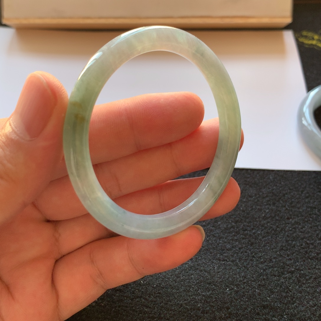 定制翡翠未镶嵌翡翠手镯