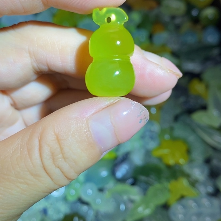 未镶嵌蛇纹石玉颈饰随机发送一个