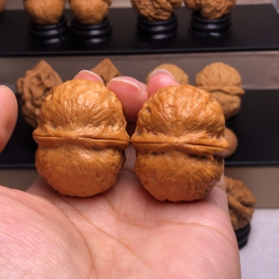 文玩核桃把件粗筋玉罗汉25