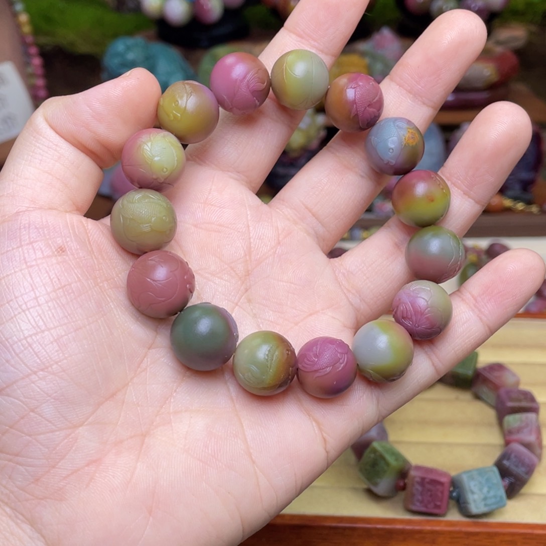 玛瑙/玉髓珠宝半成品未镶嵌清**翠盐源玛瑙大师工金鱼手串