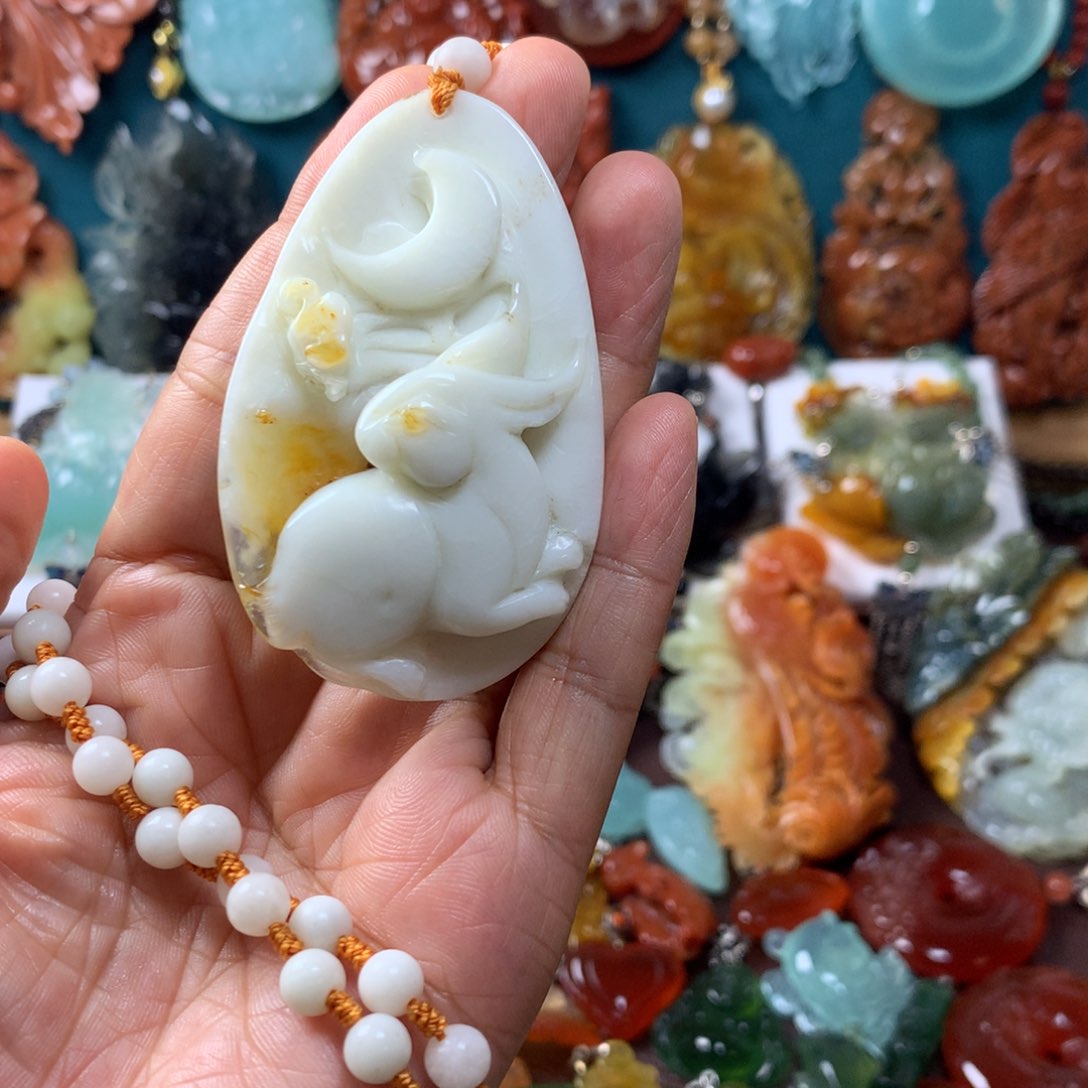 蛇纹石玉挂坠未镶嵌