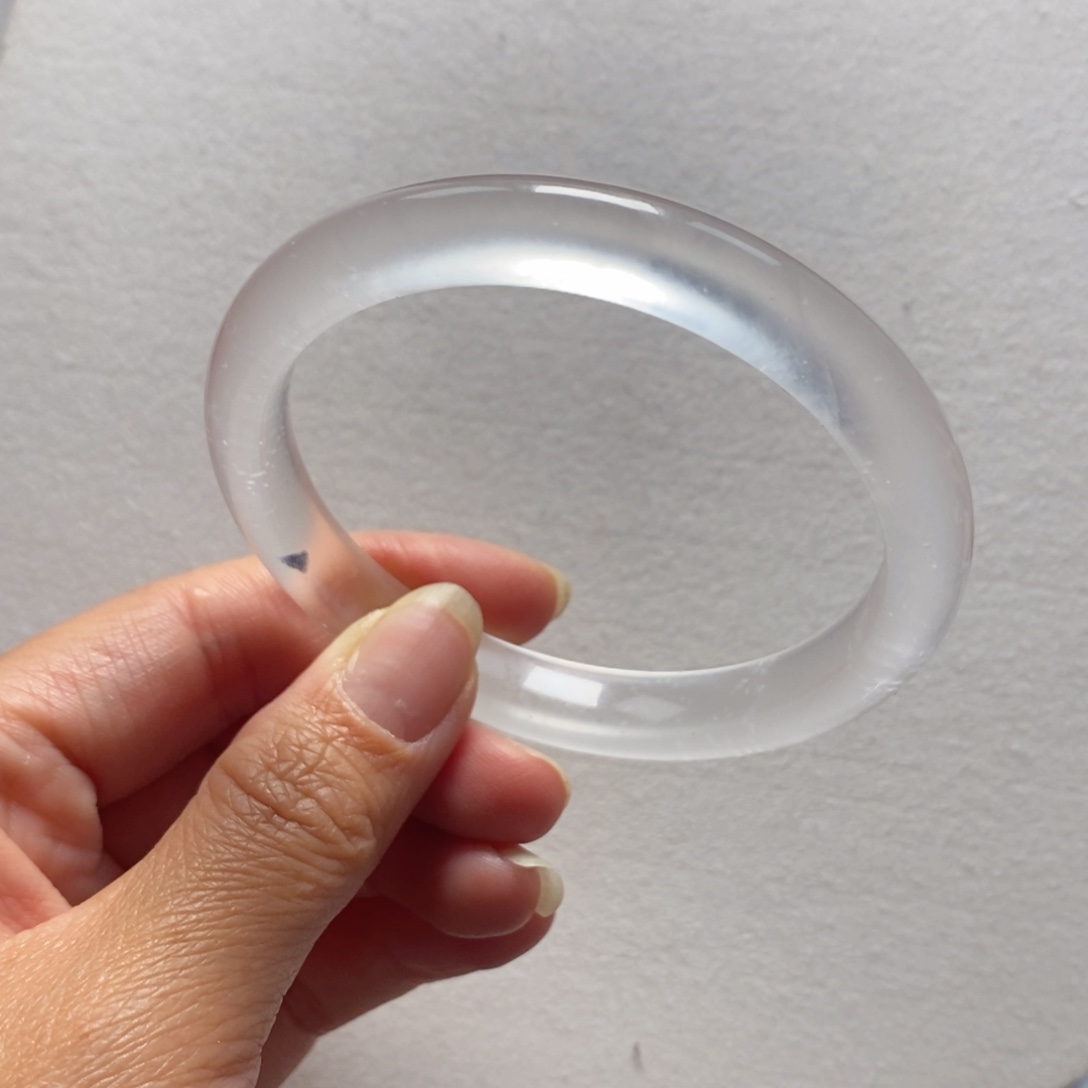 石英质玉手镯未镶嵌杨**?