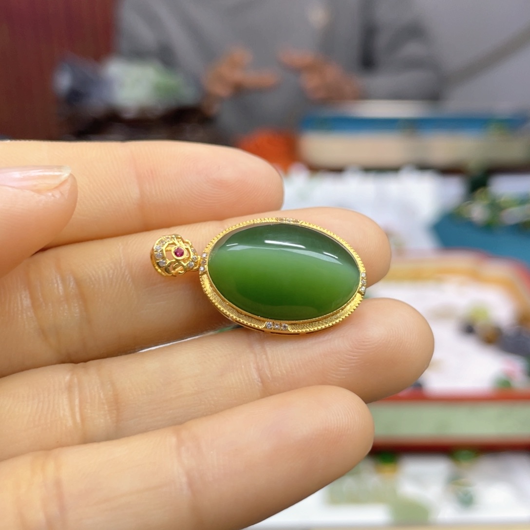 和田玉颈饰18K金镶嵌