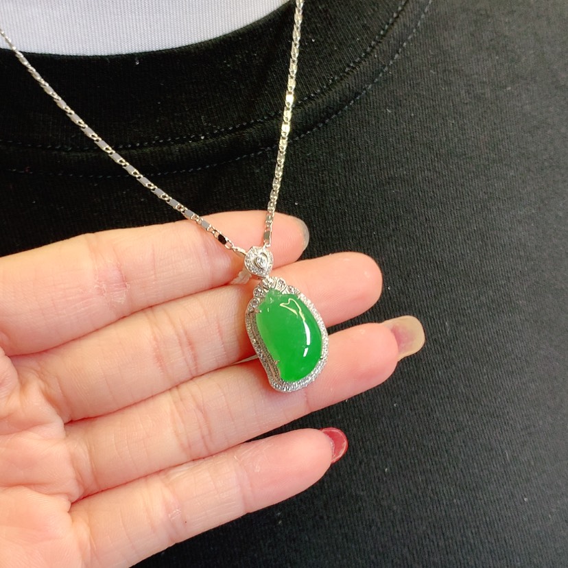 【闪购商品】翡翠吊坠(赠链)18K金镶嵌