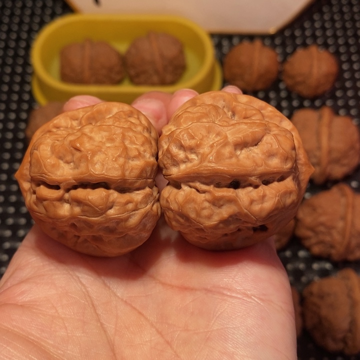 文玩核桃把件四面一线天开背八腿蛙王