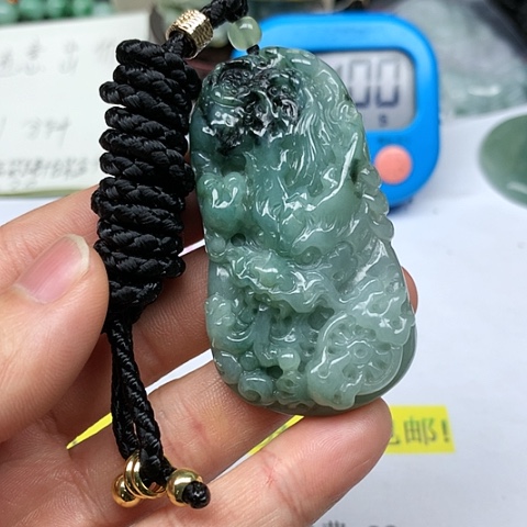 翡翠颈饰未镶嵌是**吖翡翠龙牌