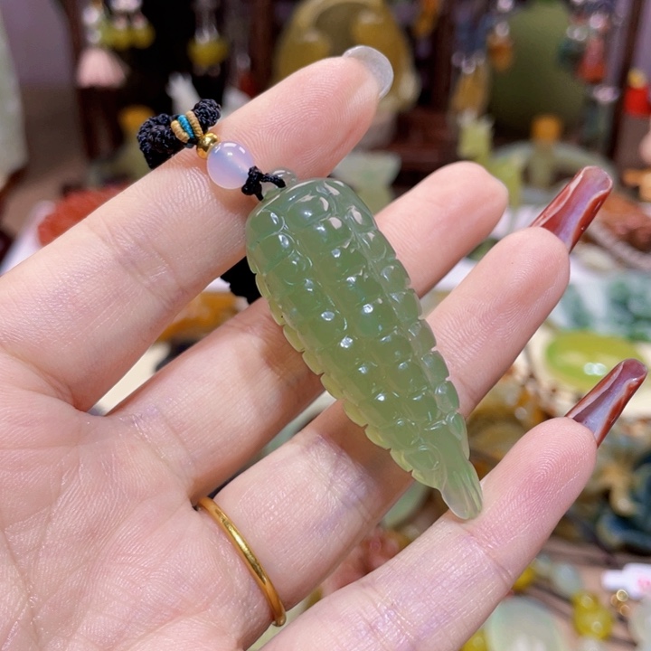 蛇纹石玉颈饰未镶嵌