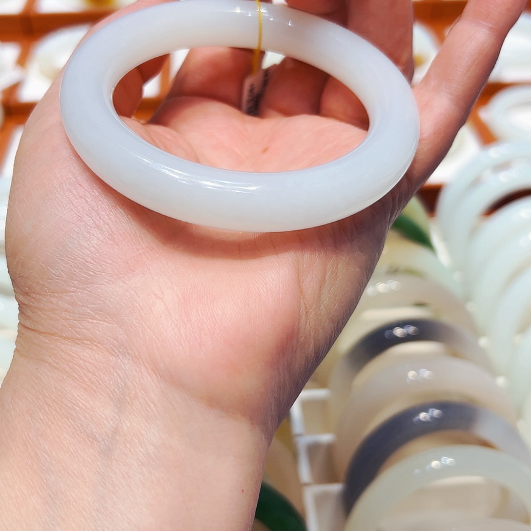 和田玉手镯（圆镯）未镶嵌阳*