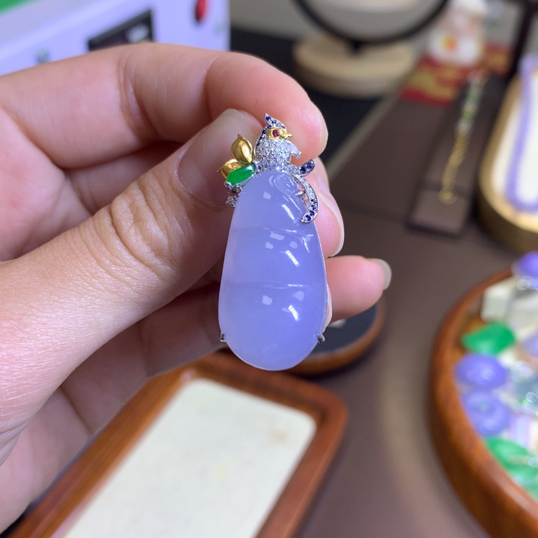 翡翠18K金镶嵌颈饰翡翠