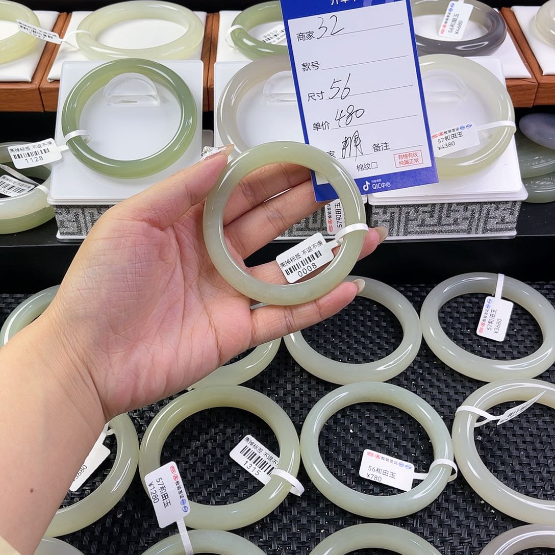 和田玉手镯未镶嵌-*瑜