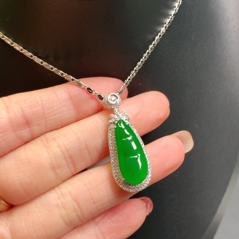 【闪购商品】翡翠吊坠(赠链)18K金镶嵌