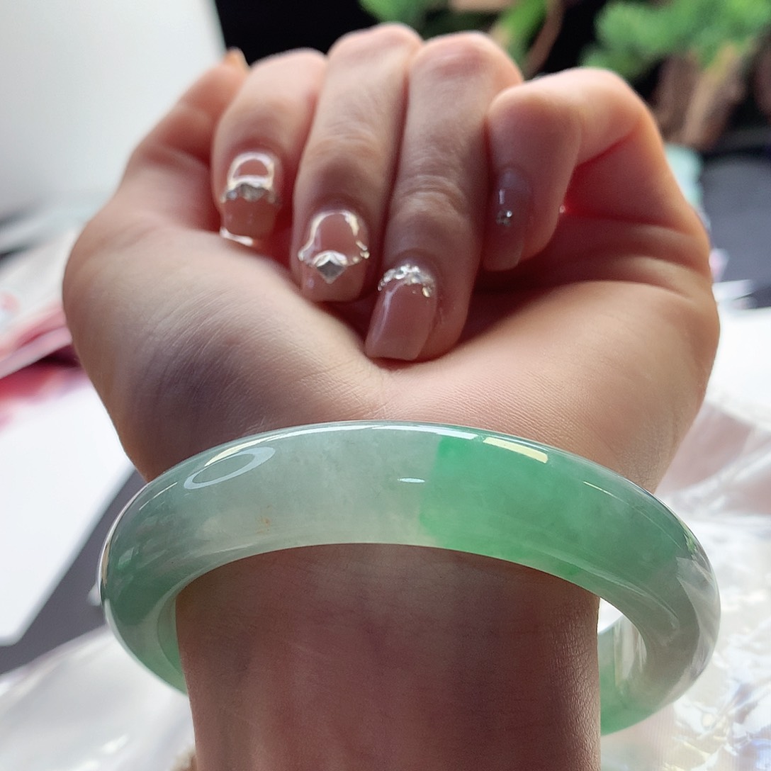 翡翠手镯未镶嵌天然翡翠57-58果阳绿冰底