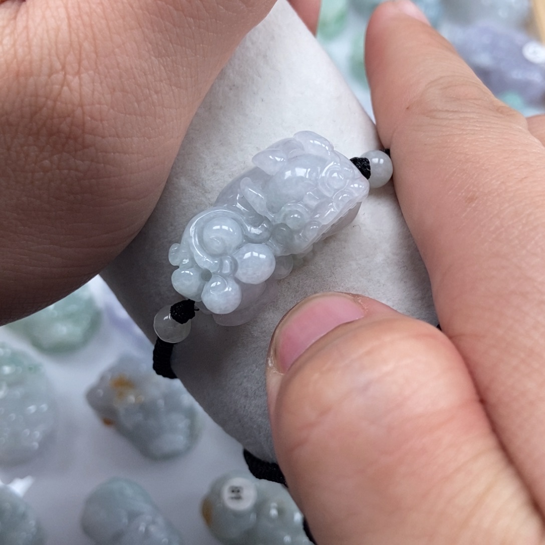 翡翠未镶嵌颈饰霸王