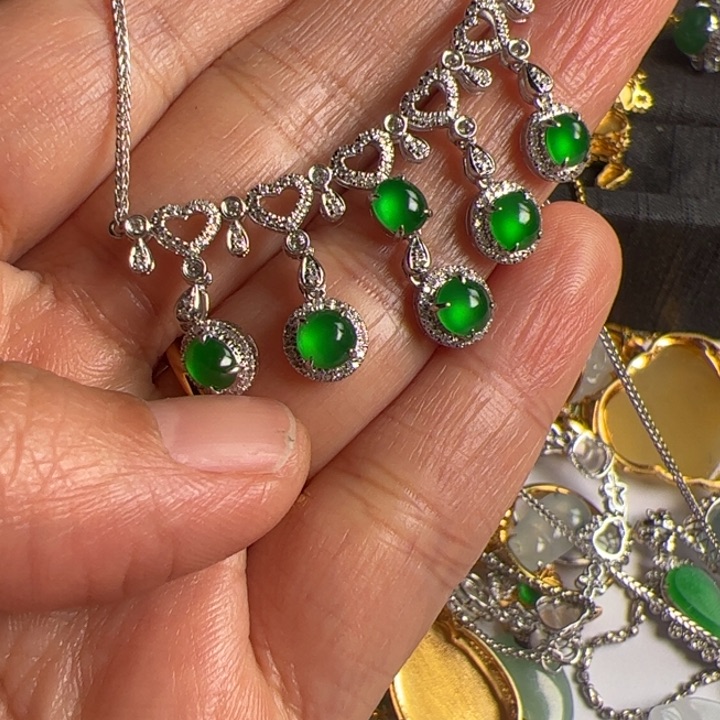 翡翠颈饰18K金镶嵌王*木翡翠吊坠项链