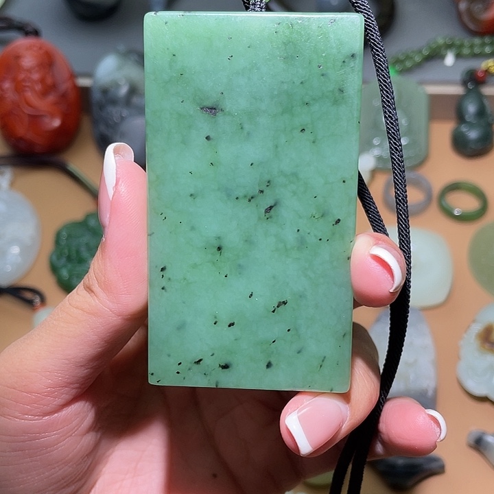 和田玉未镶嵌车挂