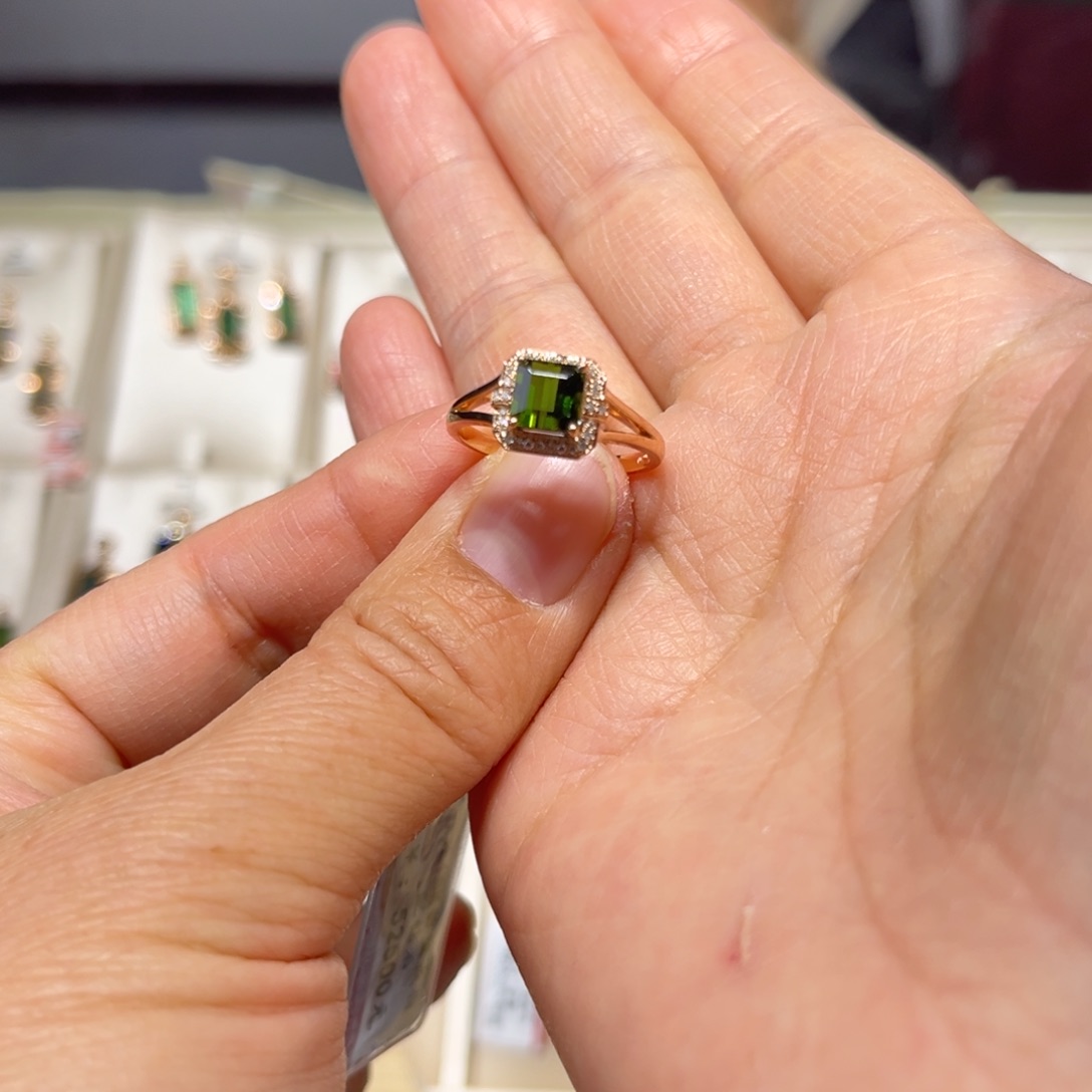 碧玺戒指18K金镶嵌清**雨