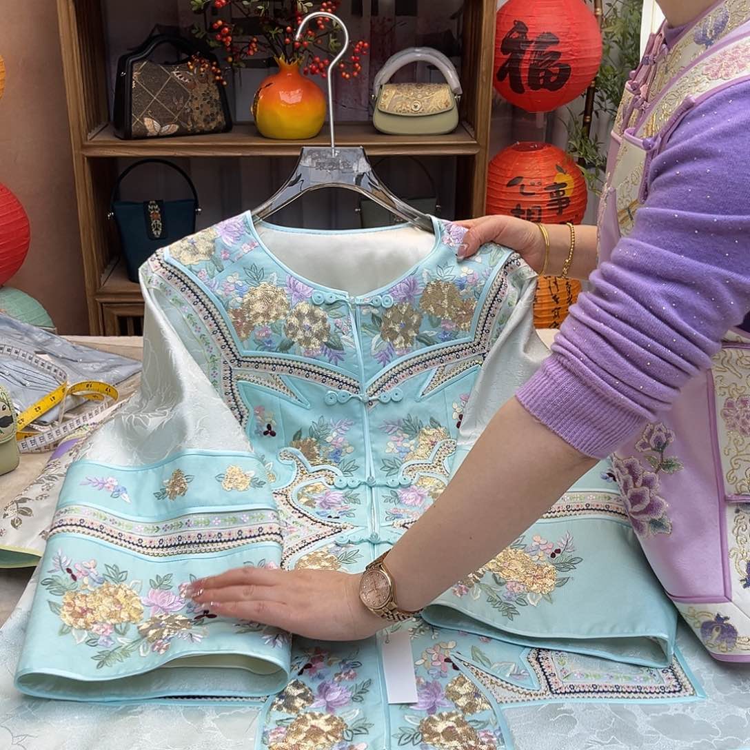 刺绣重工太太服蝴蝶如意