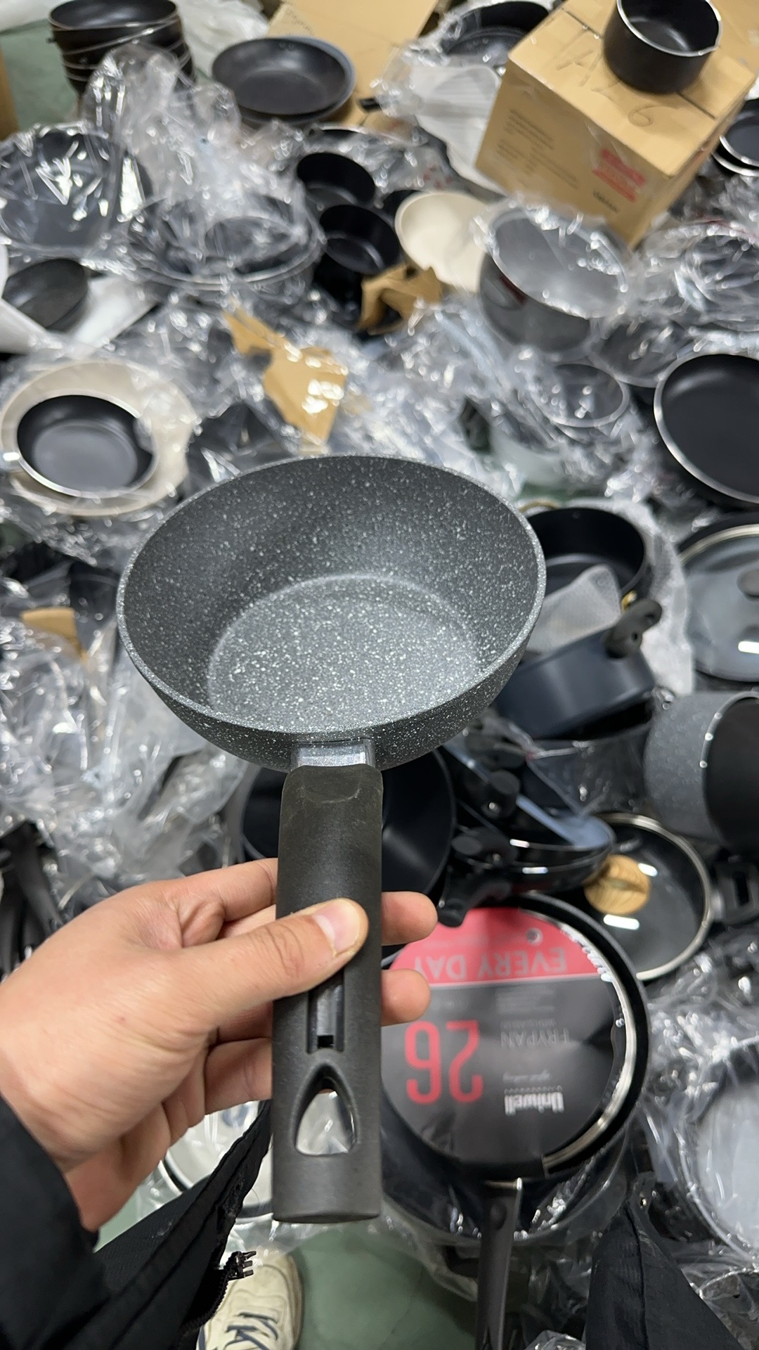 A8 奶锅不粘锅口径20 高度7 外贸尾货部分微瑕，介意勿拍