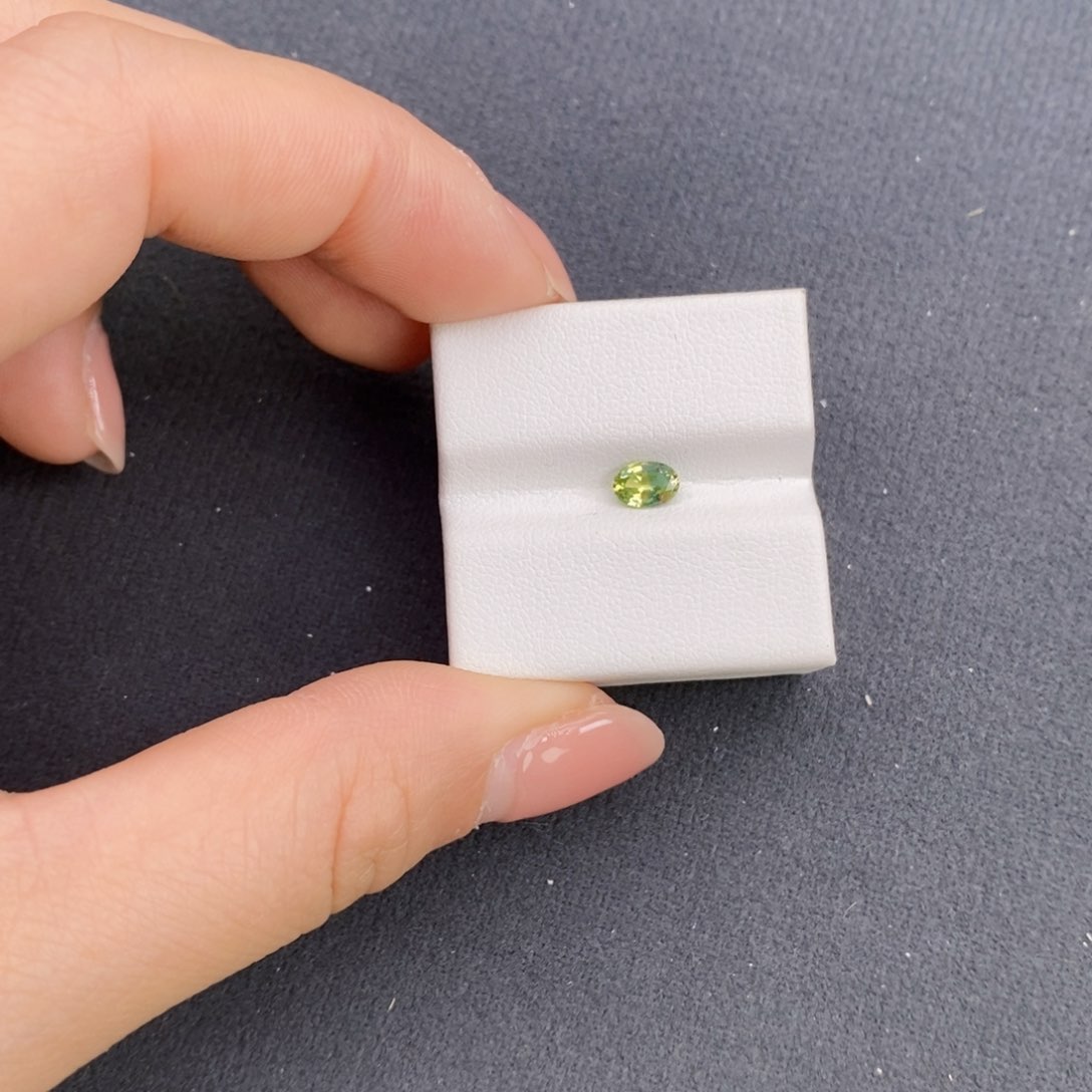 蓝宝石裸石未镶嵌