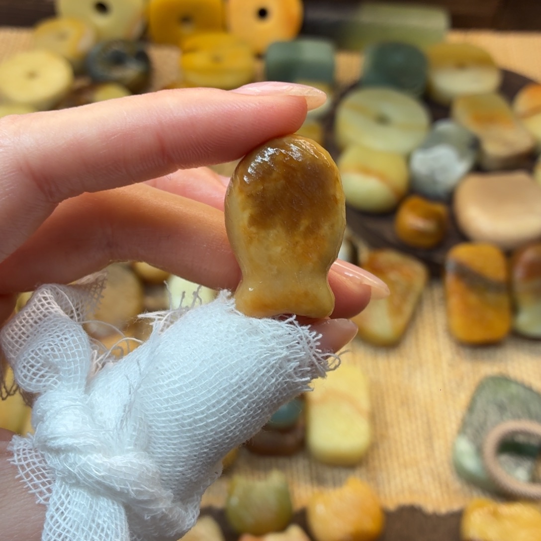 阿***子蛇纹石玉未镶嵌颈饰