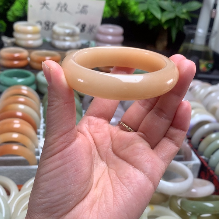 石英质玉（佘太翠）未镶嵌手镯57.8