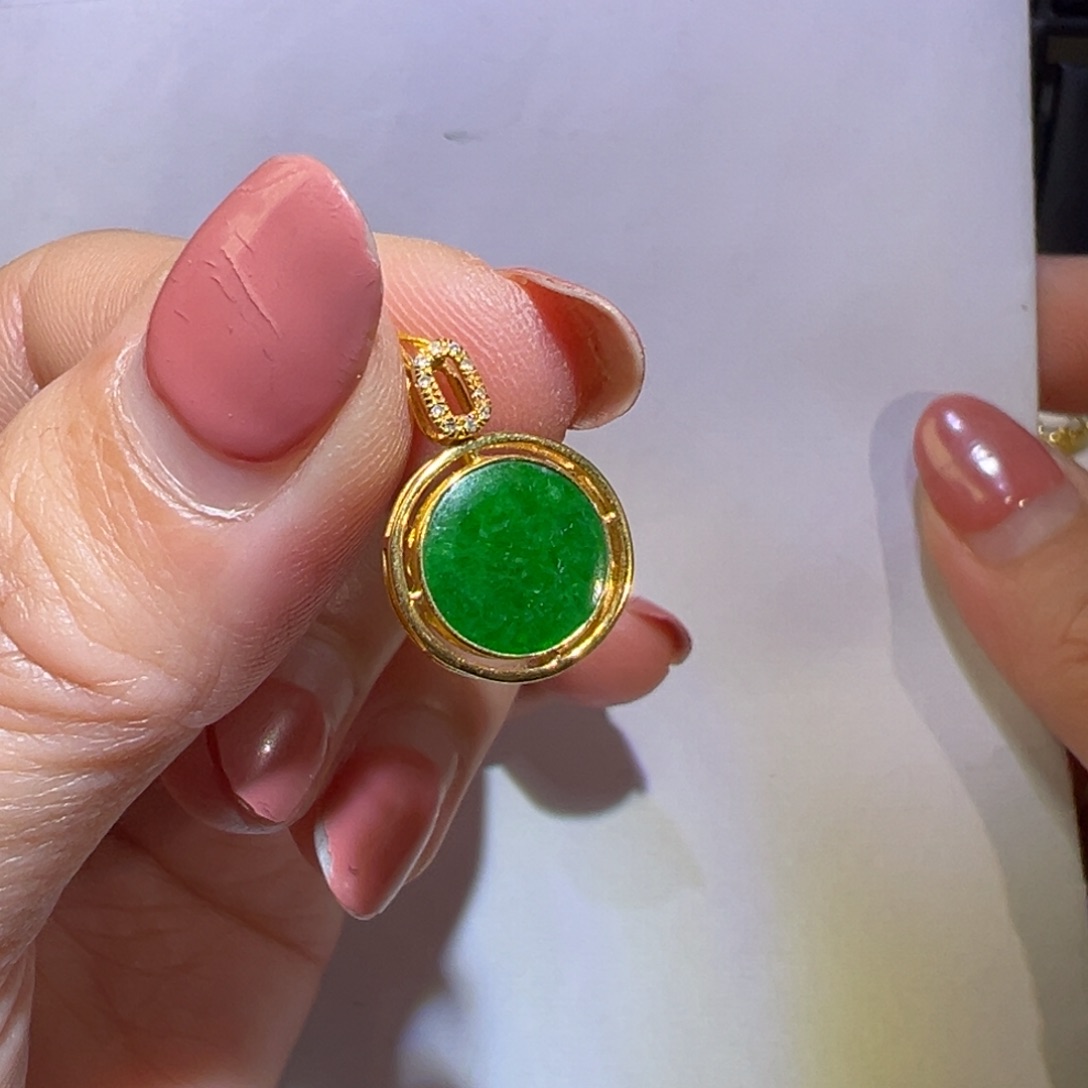 翡翠颈饰18K金镶嵌吊坠