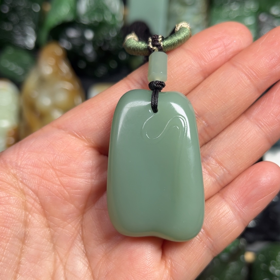 雾***途和田玉未镶嵌颈饰