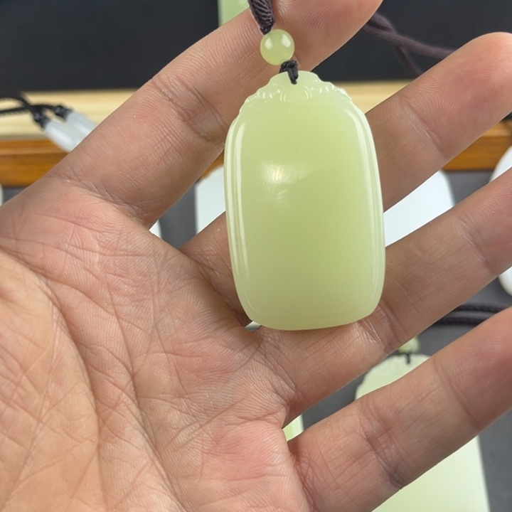 邹***景玉平安无事牌35黄口精品祥云