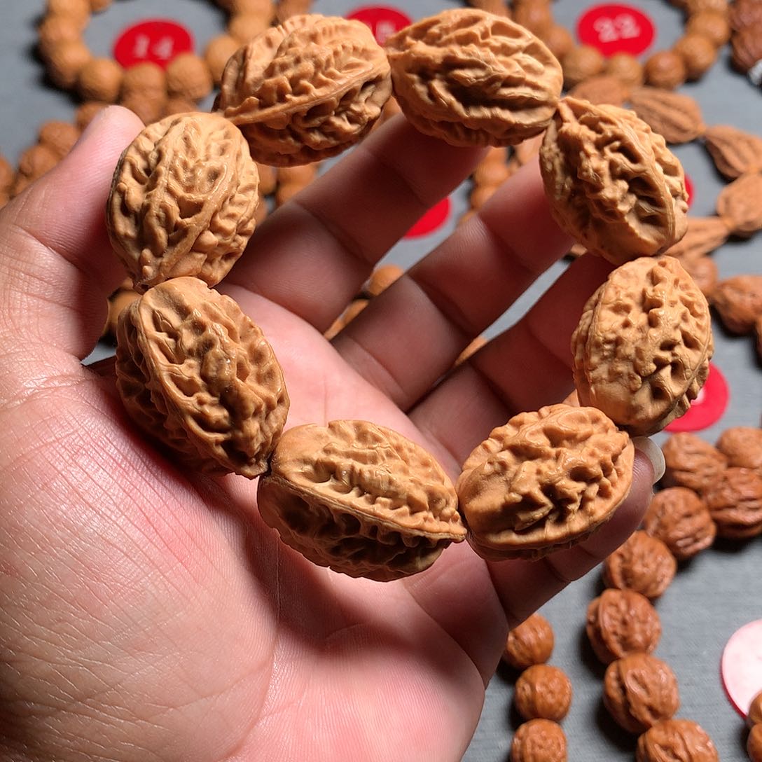 【闪购商品】文玩核桃手串断齿龙骨