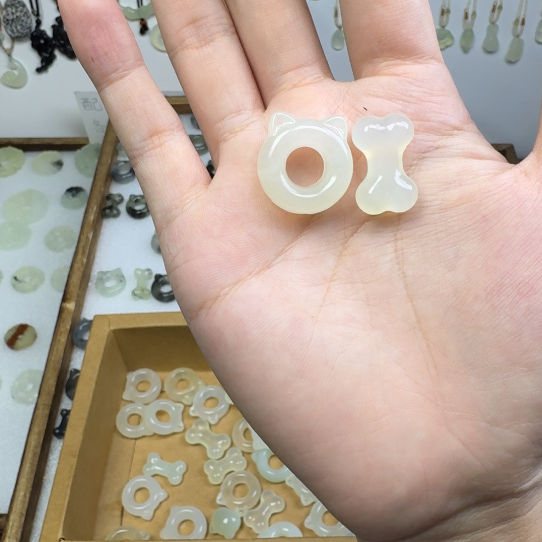 圆***x蛇纹石玉未镶嵌项链