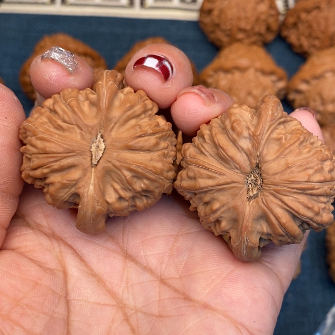杭***影文玩核桃把件 41尺  全品 球白 白茬