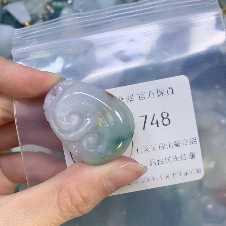 翡翠颈饰9K金镶嵌翡翠