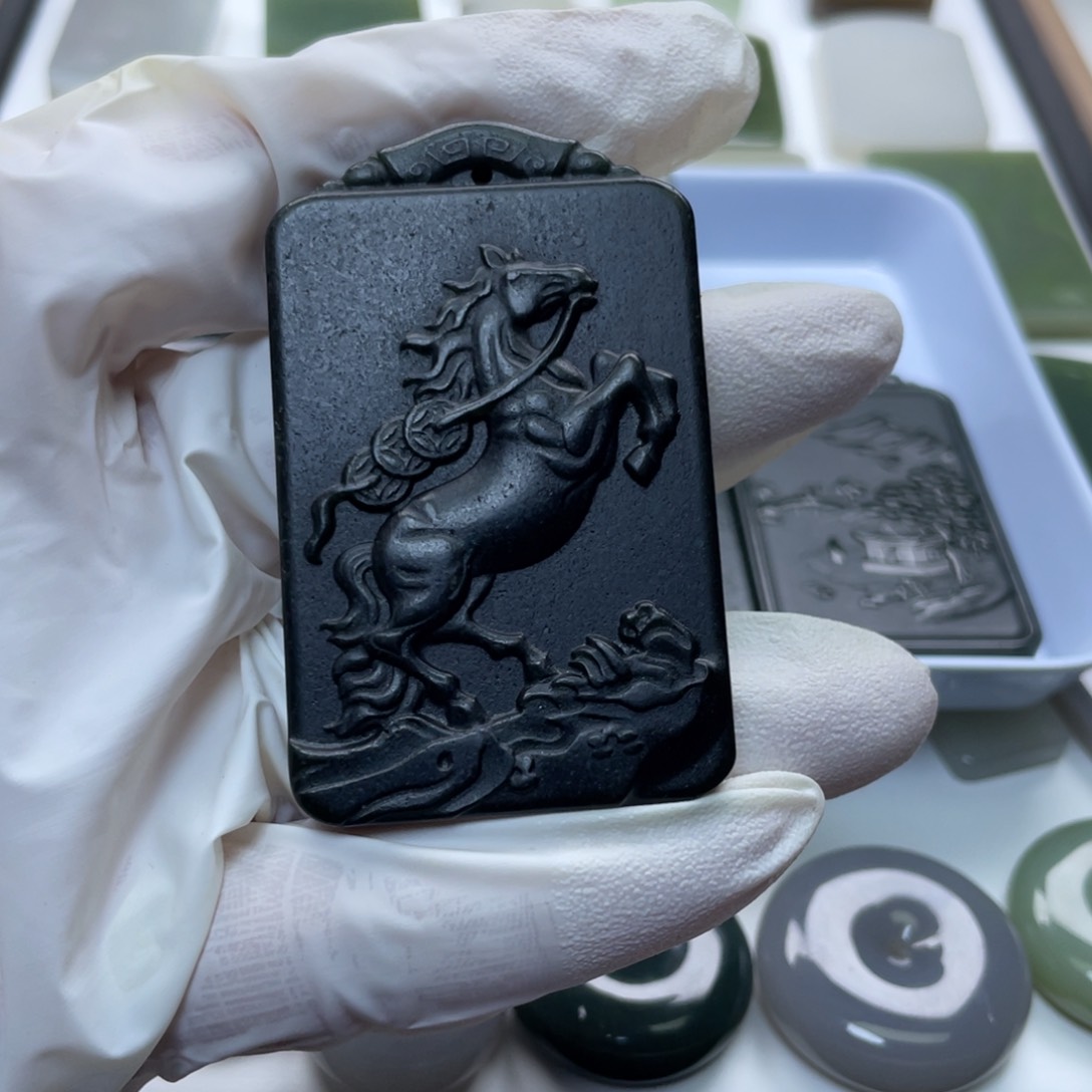 和田玉颈饰未镶嵌宅*