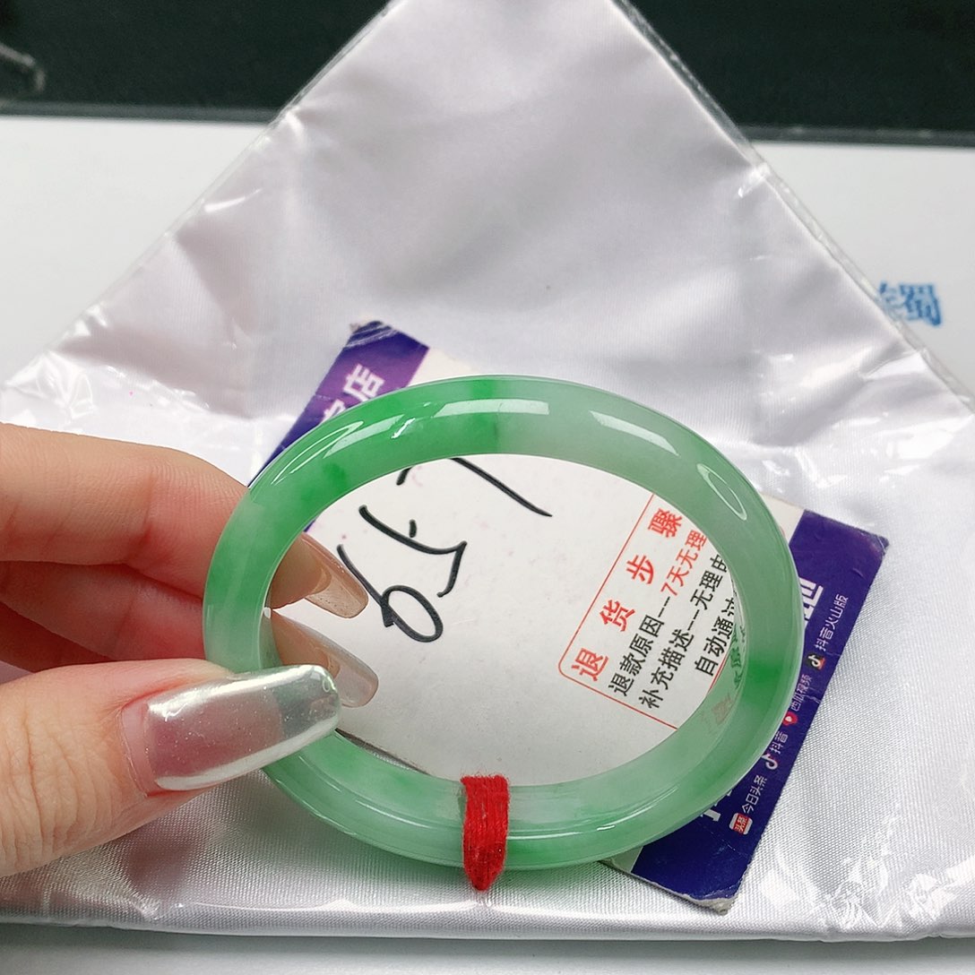 翡翠手镯（贵妃镯）未镶嵌翡翠手镯