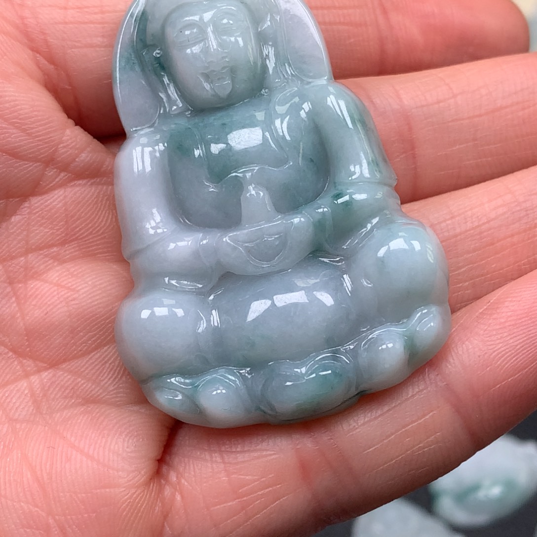 翡翠未镶嵌颈饰观音