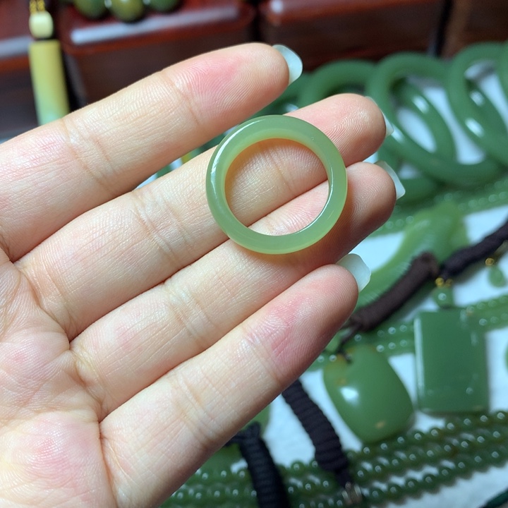 岫岩河磨玉（透闪石质玉）未镶嵌戒圈