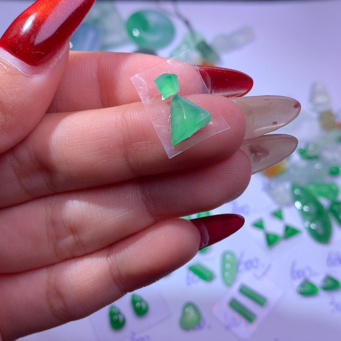 颈饰未镶嵌翡翠切