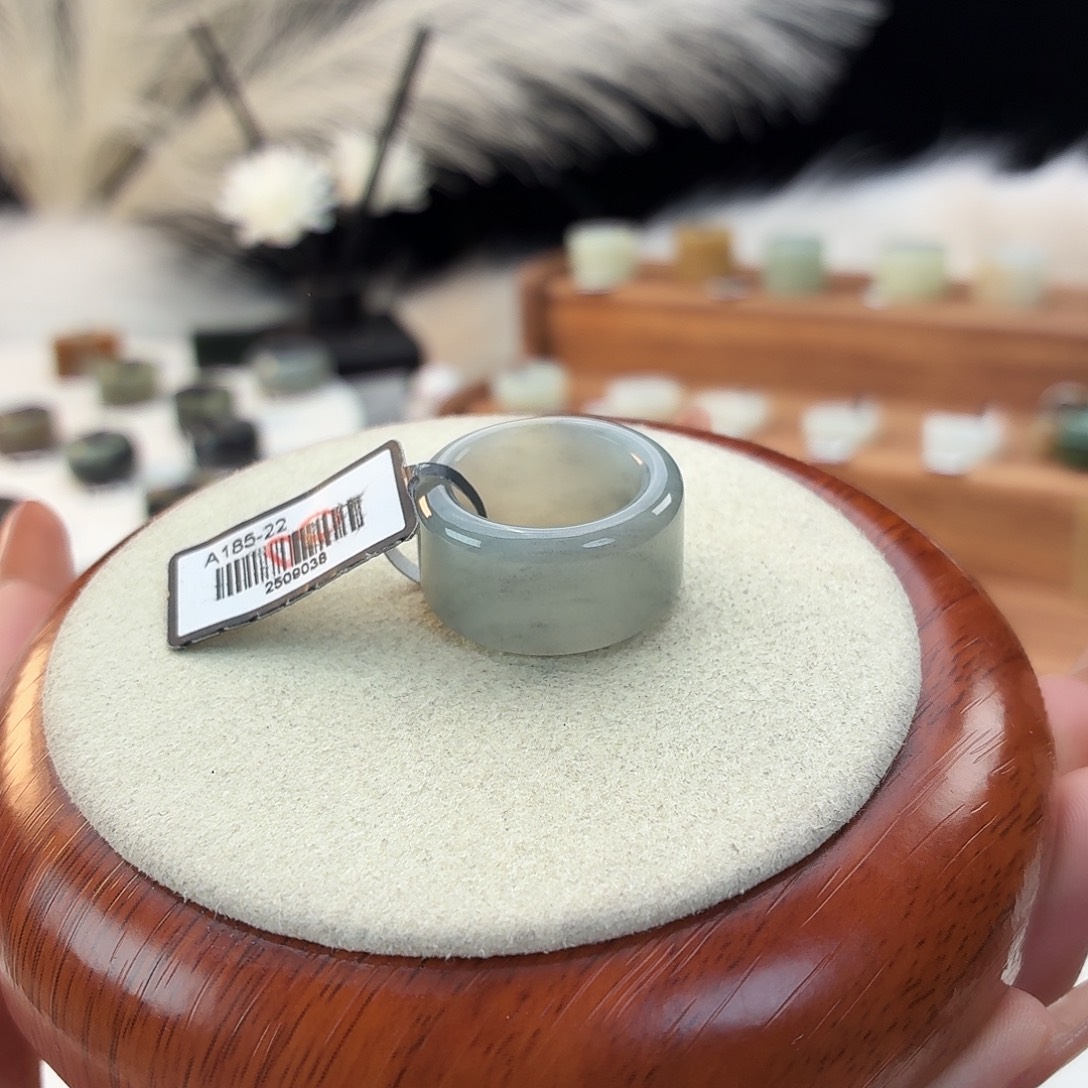 和田玉未镶嵌戒指冰灰圆切16.8mmj89