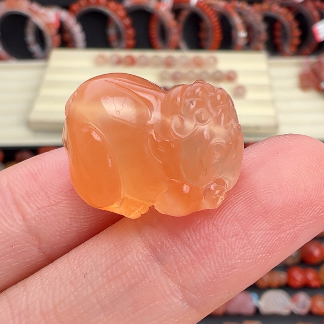 南红玛瑙未镶嵌颈饰貔貅