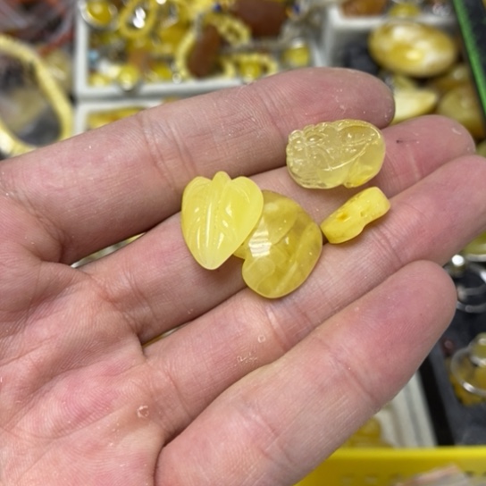 蜜蜡裸石未镶嵌吊坠