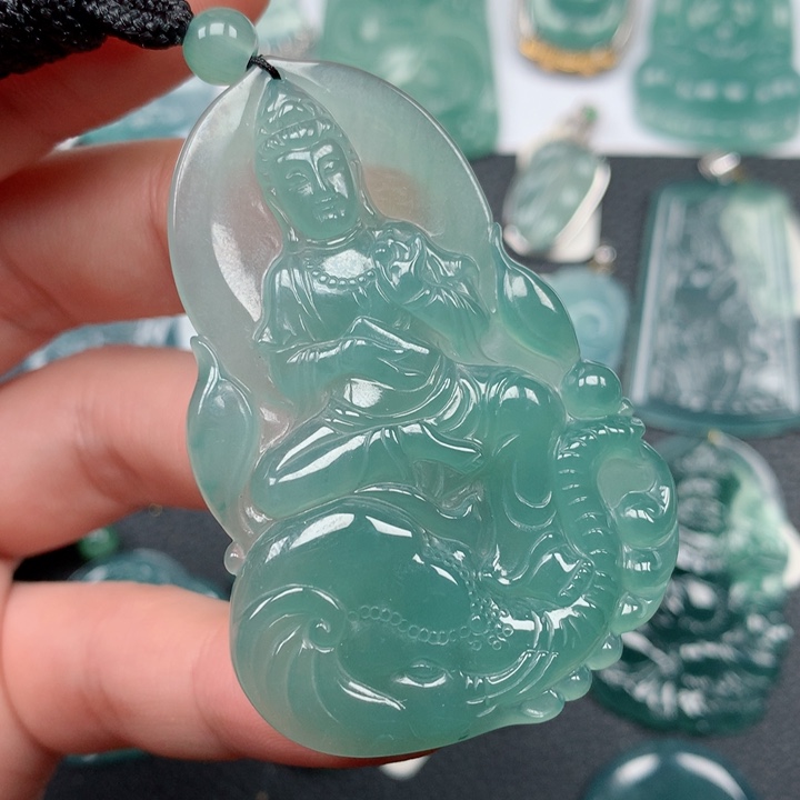 翡翠颈饰未镶嵌翡翠