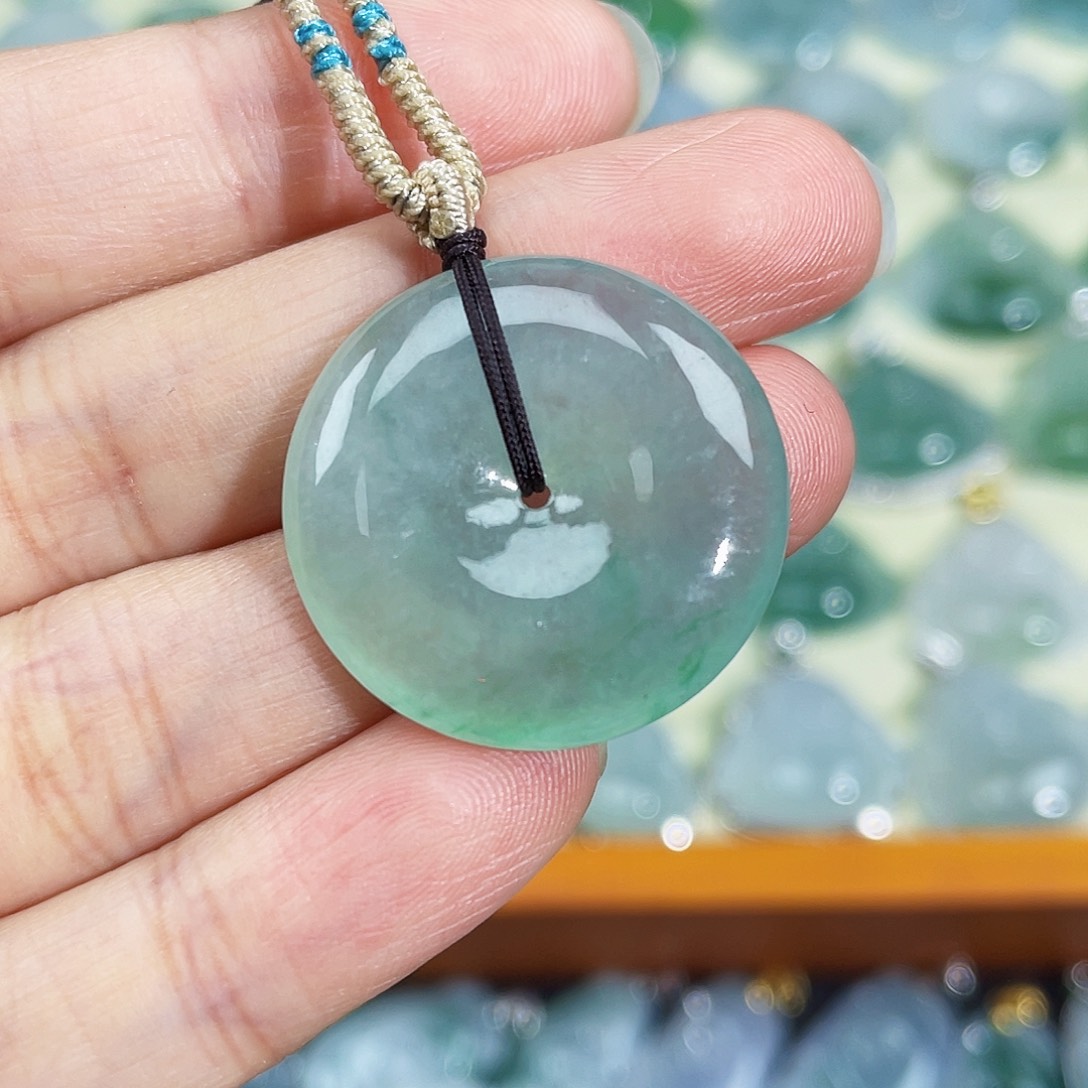 翡翠颈饰未镶嵌吊坠