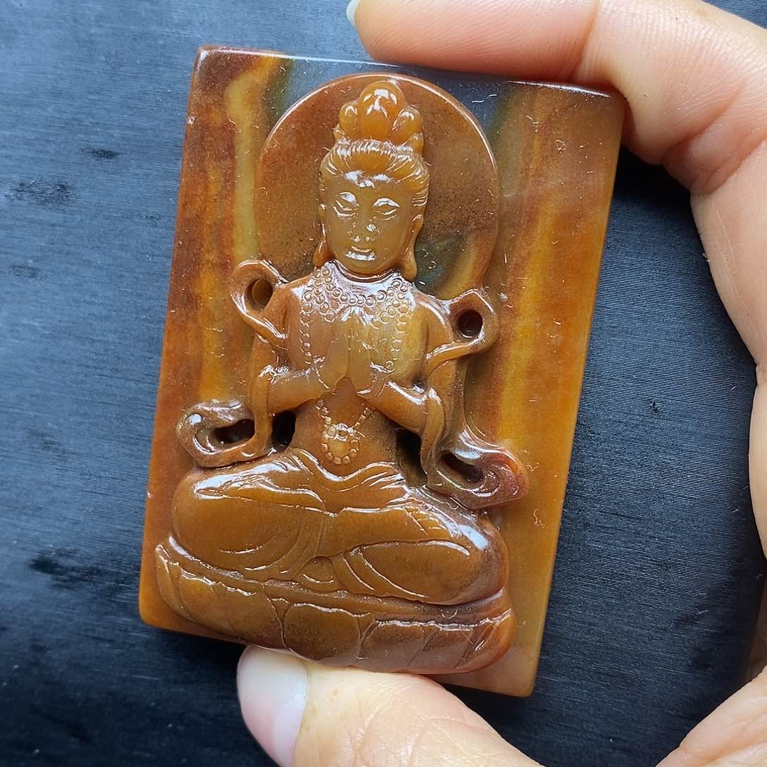 石英质玉（黄龙玉）颈饰未镶嵌