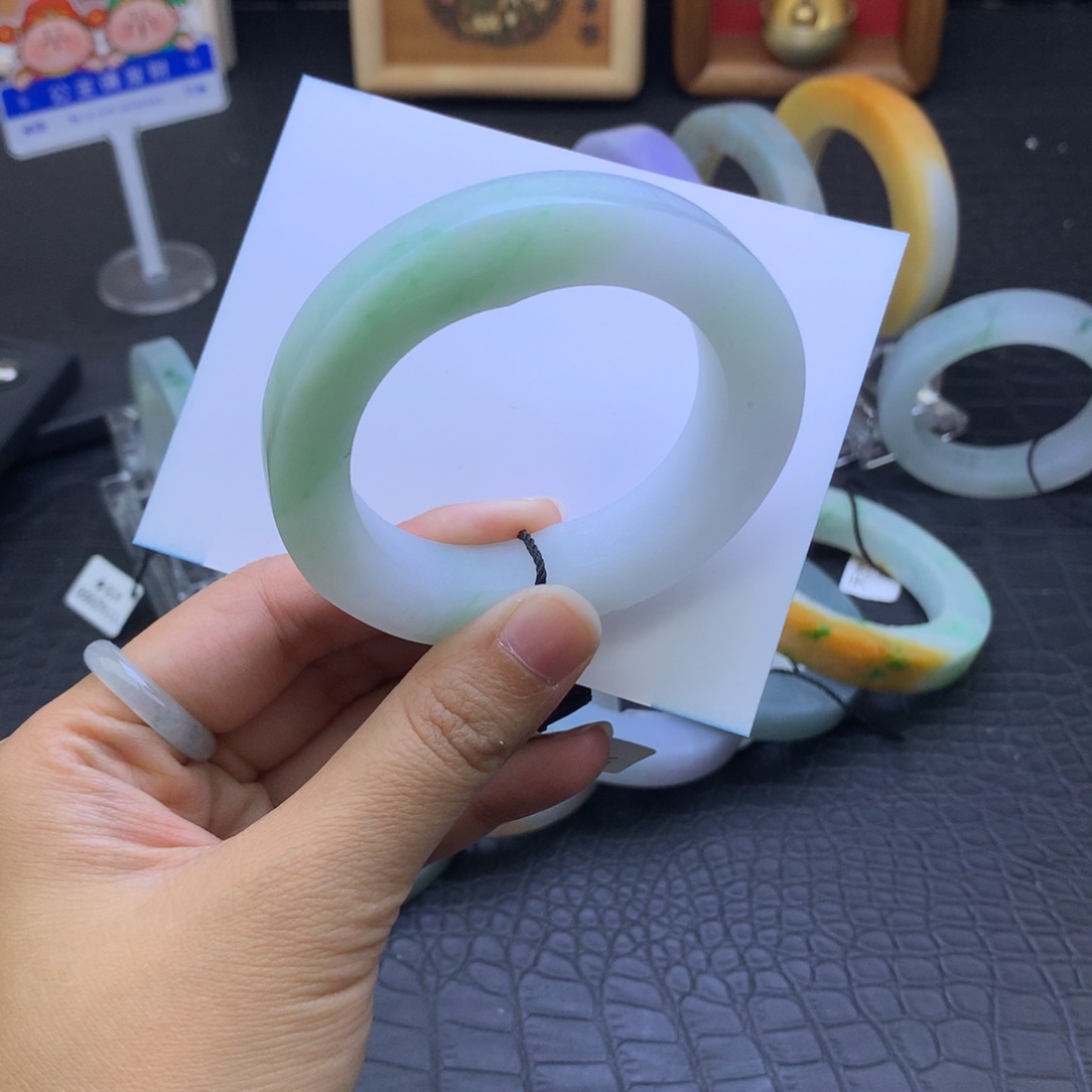 定制翡翠未镶嵌翡翠手镯