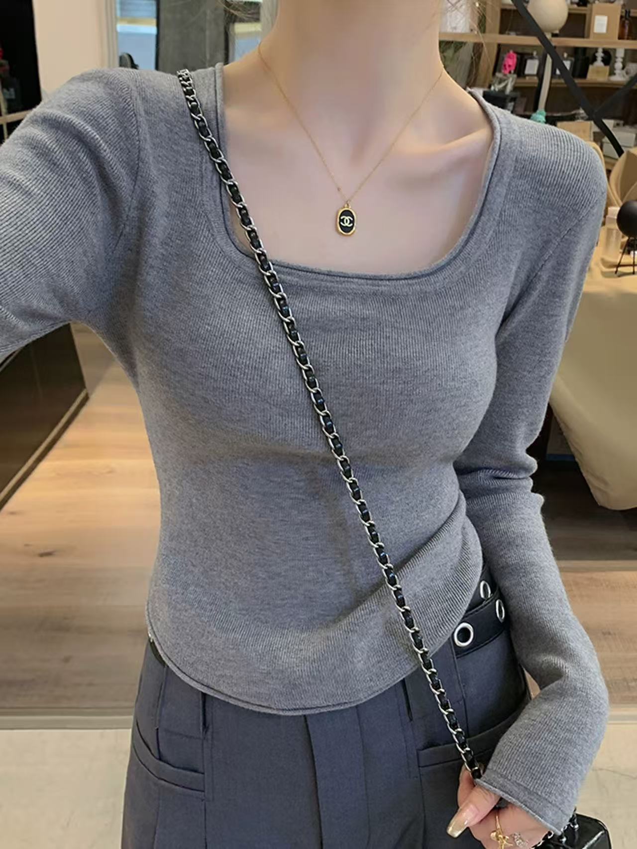 2025年秋季方领露锁骨打底衫女卷边修身小个子短上衣内搭针织毛衣